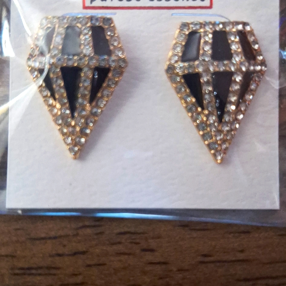 Black Diamond Shaped Earrings 7$